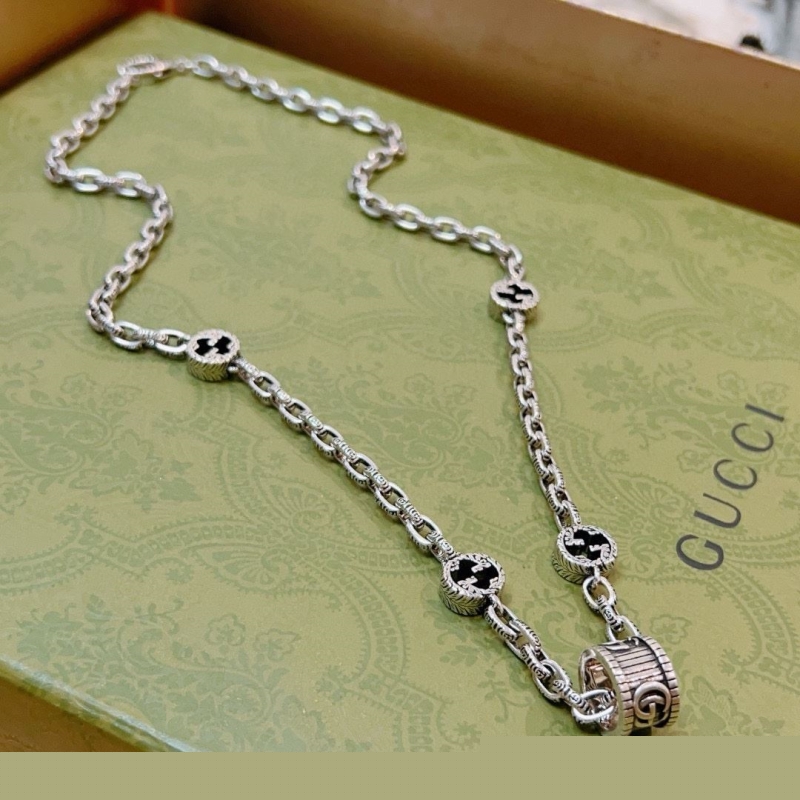 G*u*i necklaces